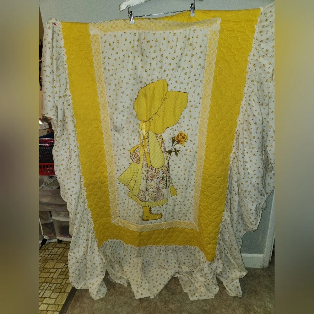 🌼Vintage 1970s Beautiful Yellow Floral Quilt Ruffle Bedspread Twin Holly Hobbie